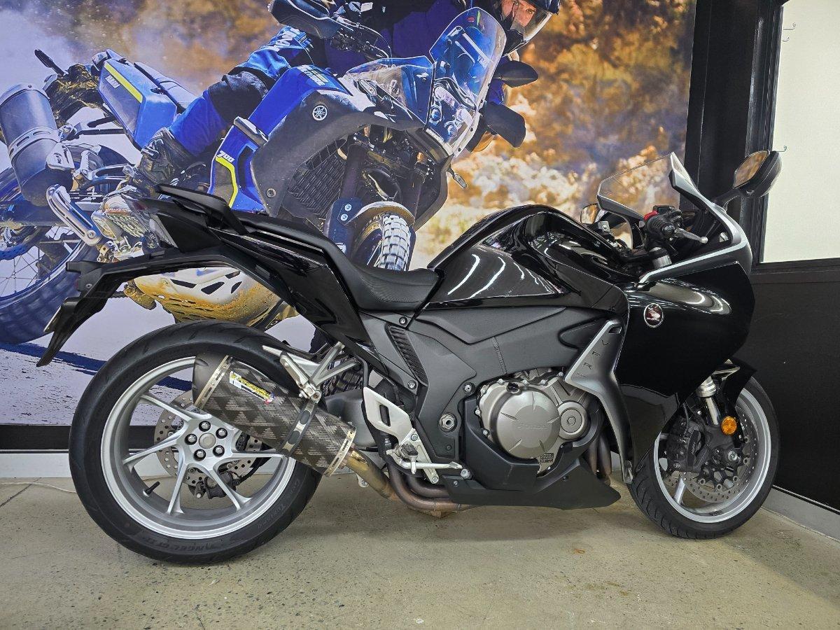 2017 HONDA VFR1200F (ABS) ROAD