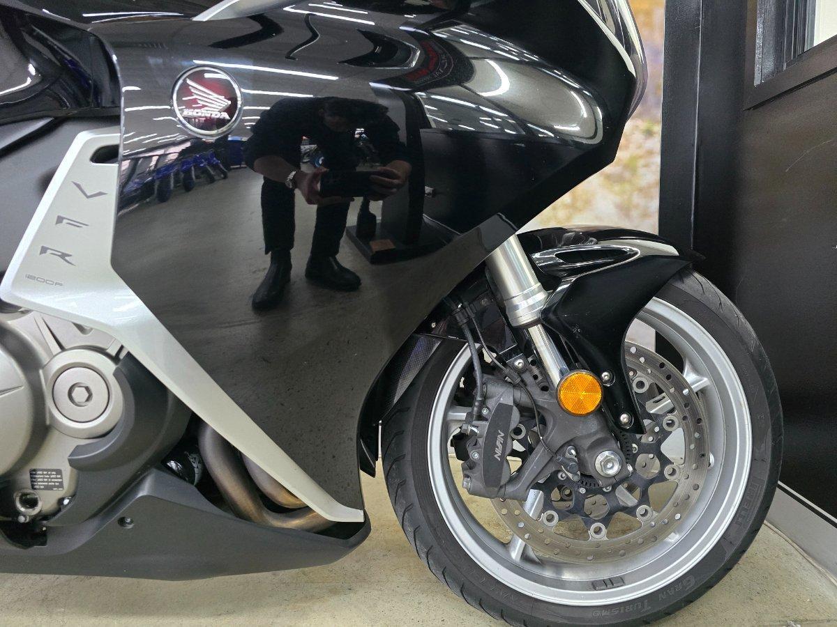 2017 HONDA VFR1200F (ABS) ROAD