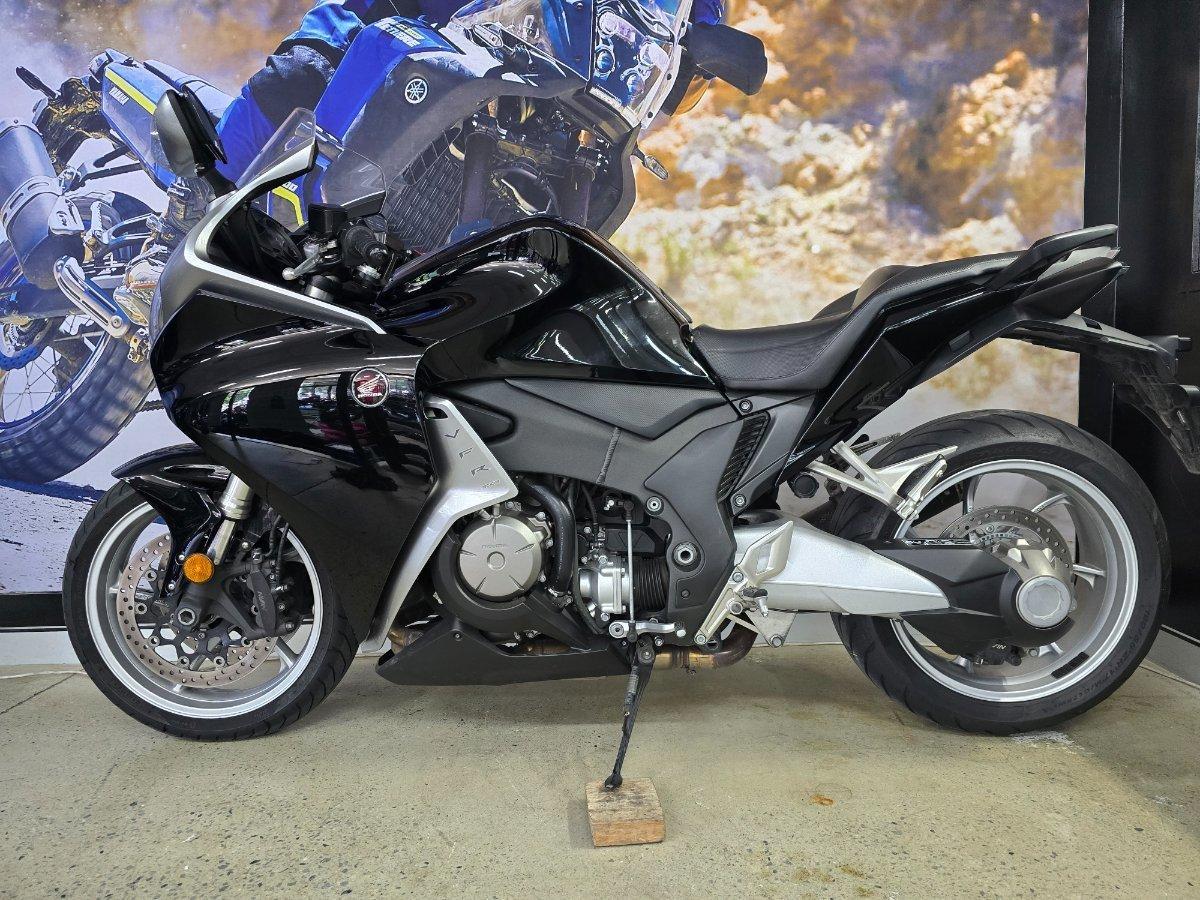 2017 HONDA VFR1200F (ABS) ROAD