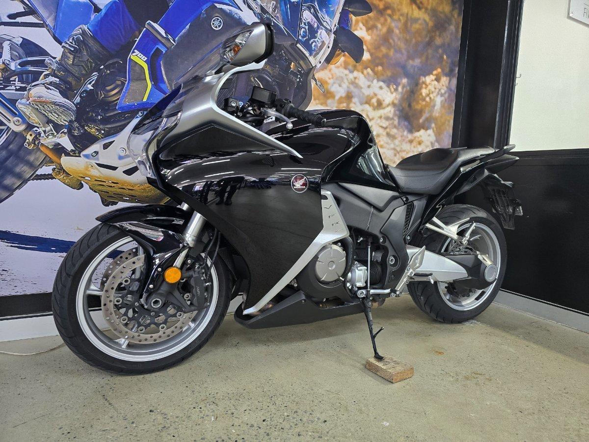 2017 HONDA VFR1200F (ABS) ROAD