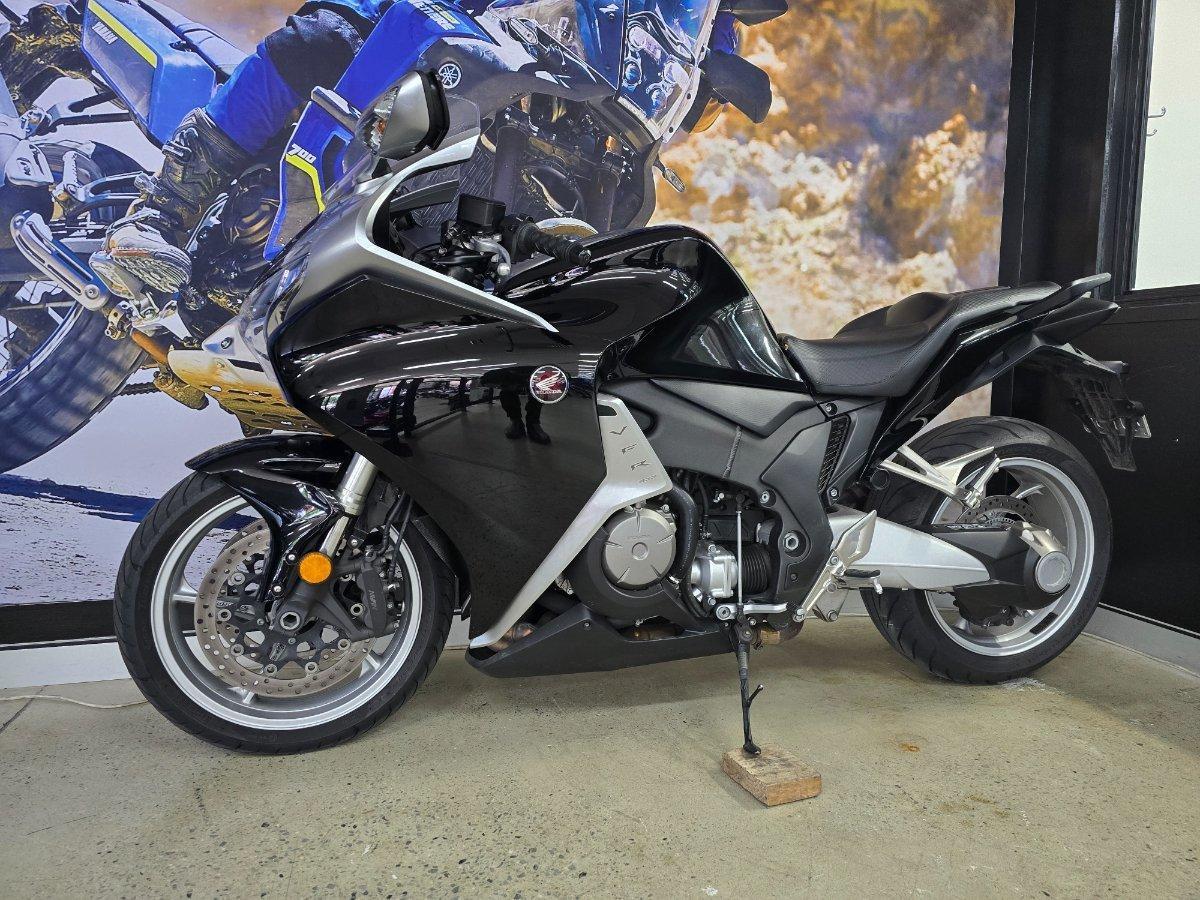 2017 HONDA VFR1200F (ABS) ROAD