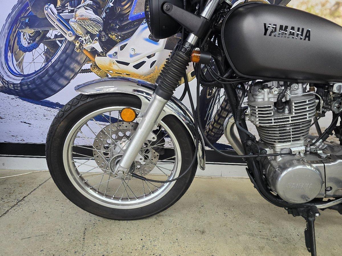 2014 YAMAHA SR400 ROAD