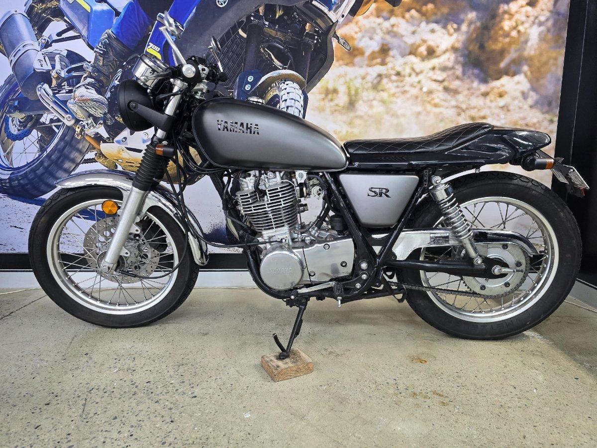 2014 YAMAHA SR400 ROAD