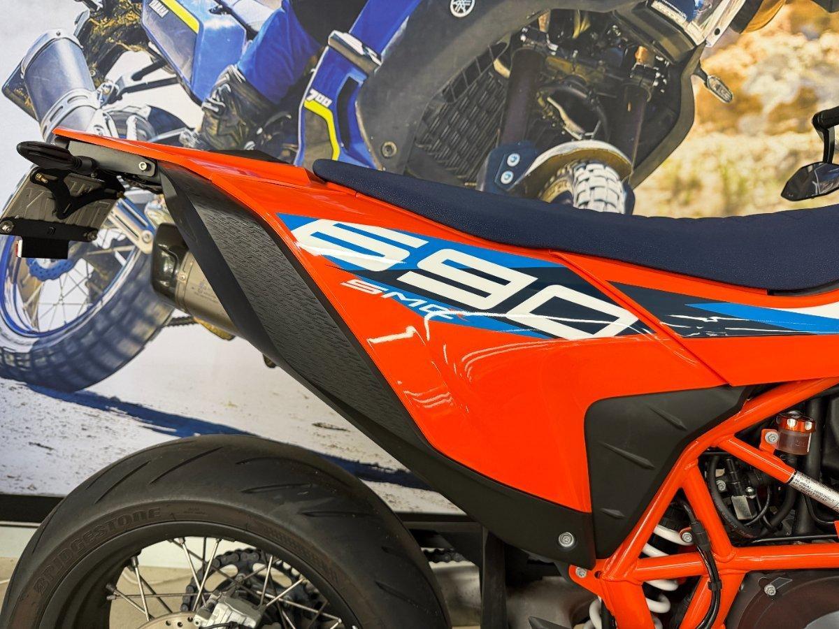2023 KTM 690 SMC R SUPERMOTARD