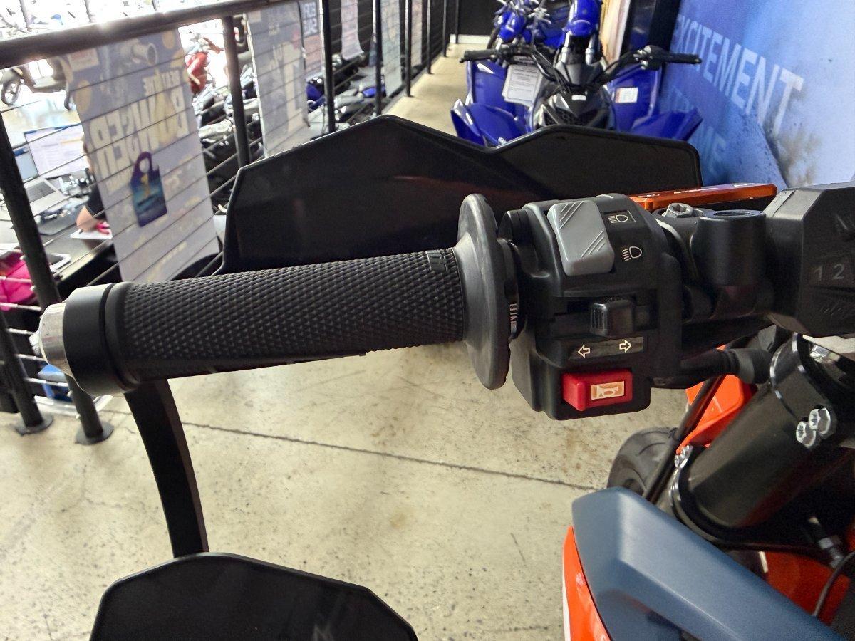 2023 KTM 690 SMC R SUPERMOTARD