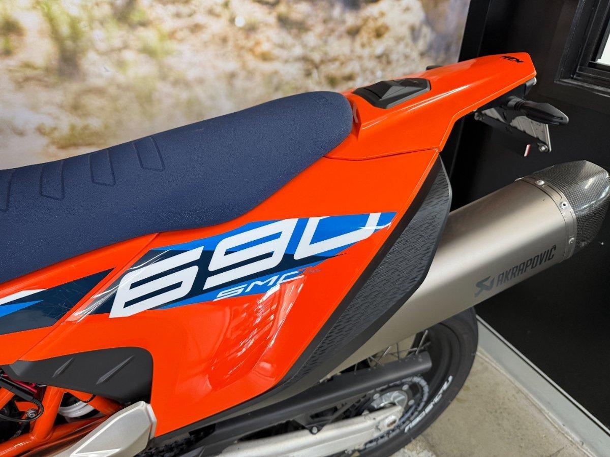 2023 KTM 690 SMC R SUPERMOTARD