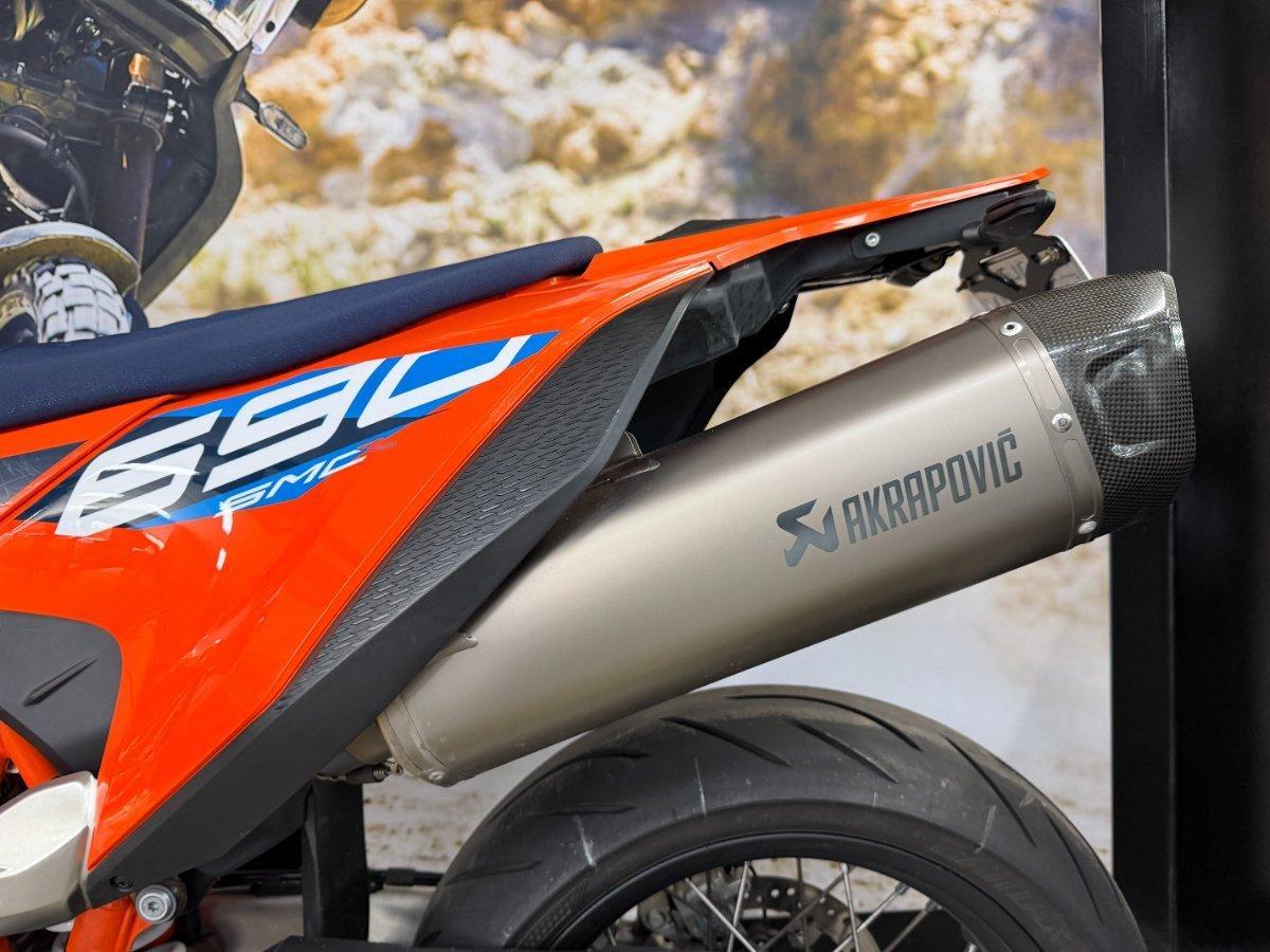 2023 KTM 690 SMC R SUPERMOTARD