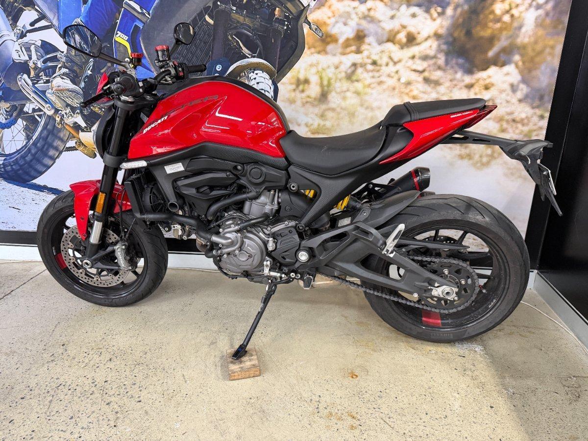 2022 DUCATI MONSTER+ 937 RED ROAD