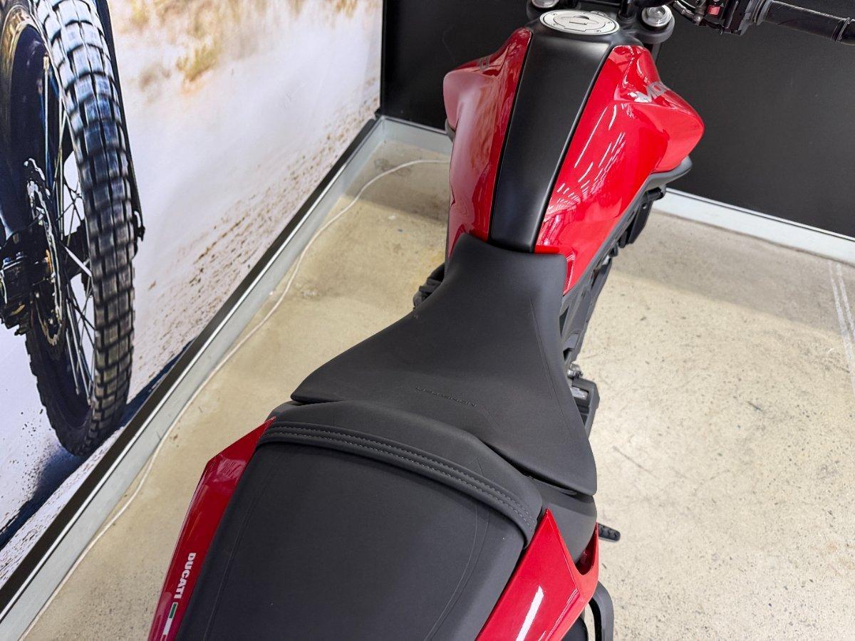 2022 DUCATI MONSTER+ 937 RED ROAD