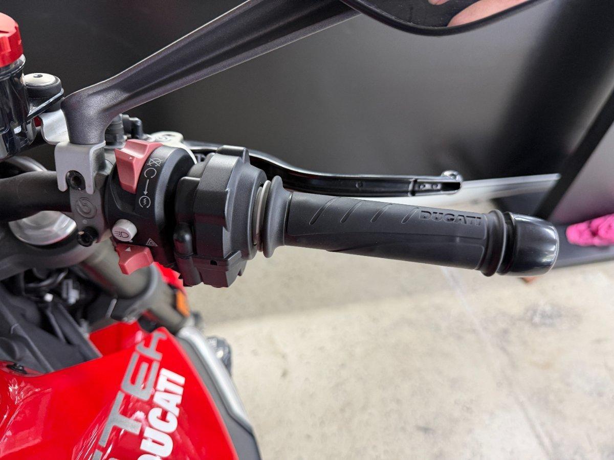 2022 DUCATI MONSTER+ 937 RED ROAD