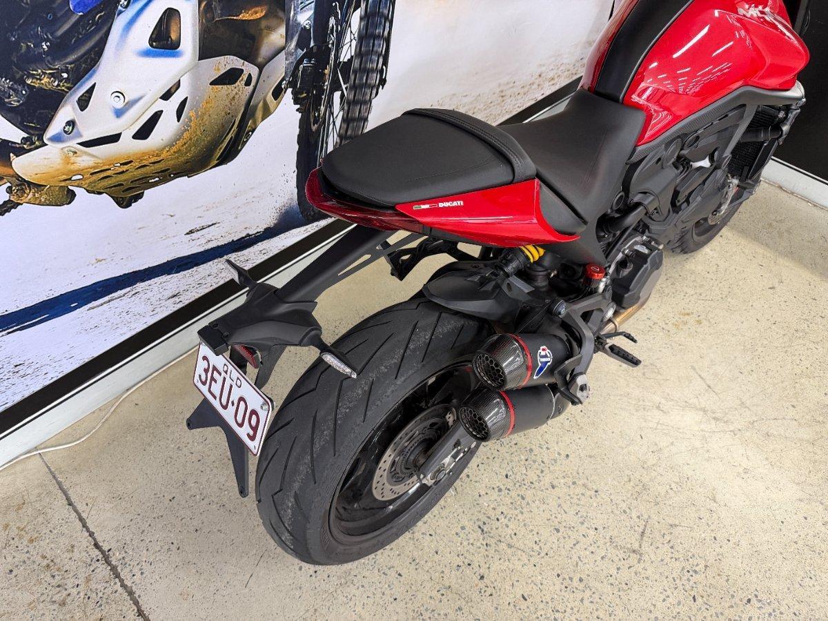 2022 DUCATI MONSTER+ 937 RED ROAD