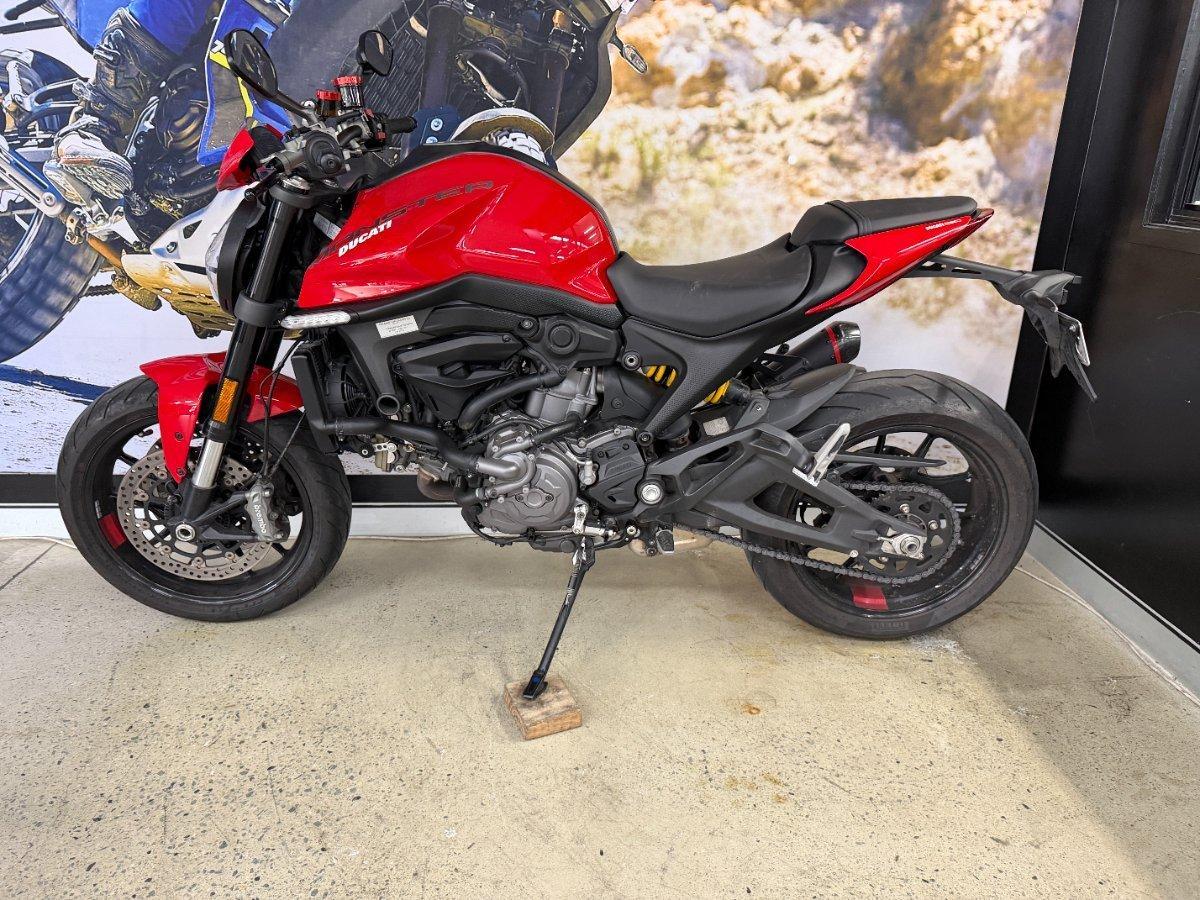 2022 DUCATI MONSTER+ 937 RED ROAD
