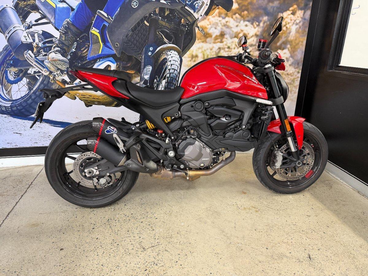 2022 DUCATI MONSTER+ 937 RED ROAD