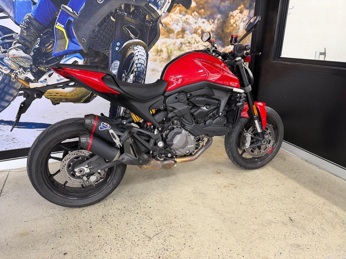 2022 DUCATI MONSTER+ 937 RED ROAD