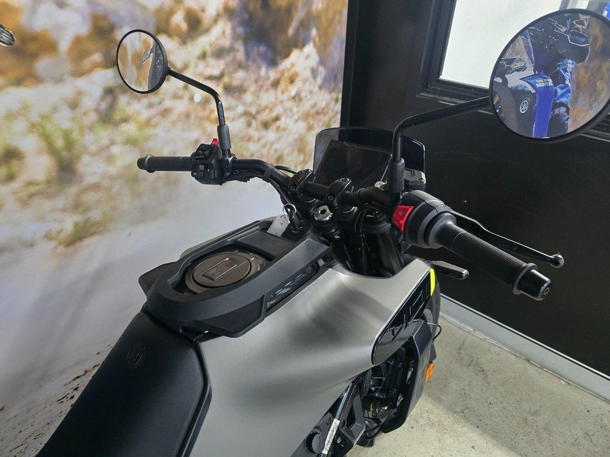 2025 HUSQVARNA SVARTPILEN 401 ROAD