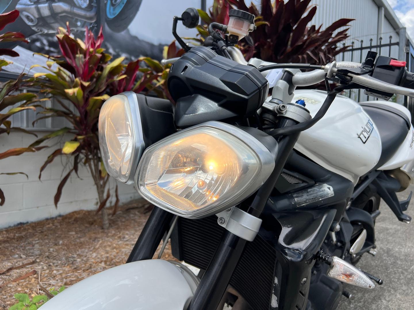 2012 TRIUMPH STREET TRIPLE R ROAD