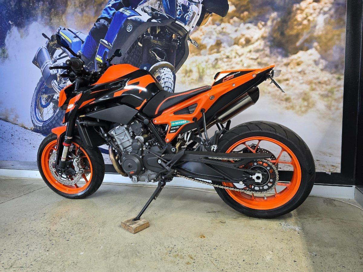 2023 KTM 890 DUKE GP ROAD