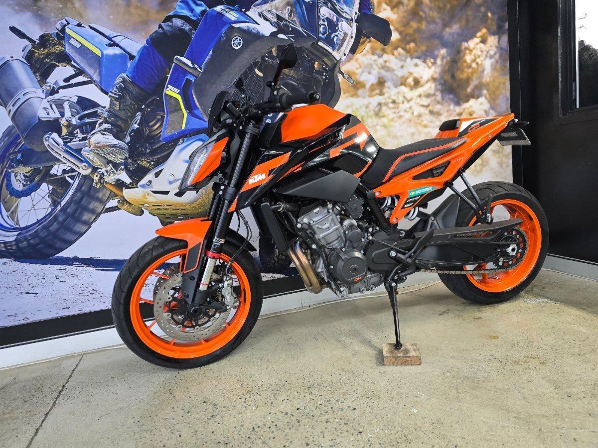 2023 KTM 890 DUKE GP ROAD