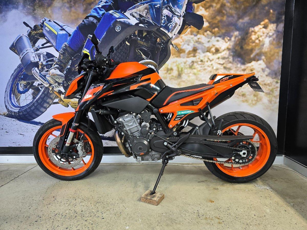 2023 KTM 890 DUKE GP ROAD