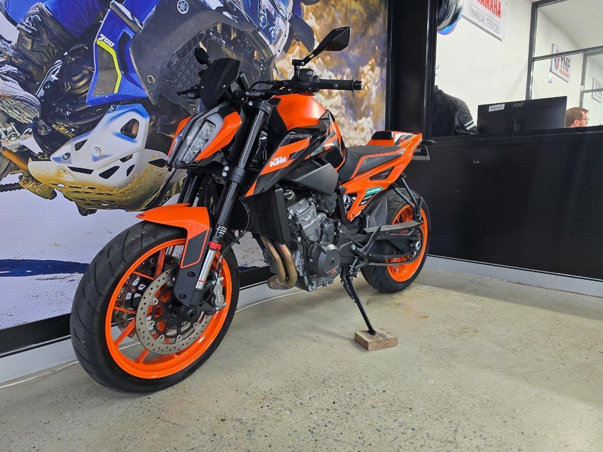2023 KTM 890 DUKE GP ROAD