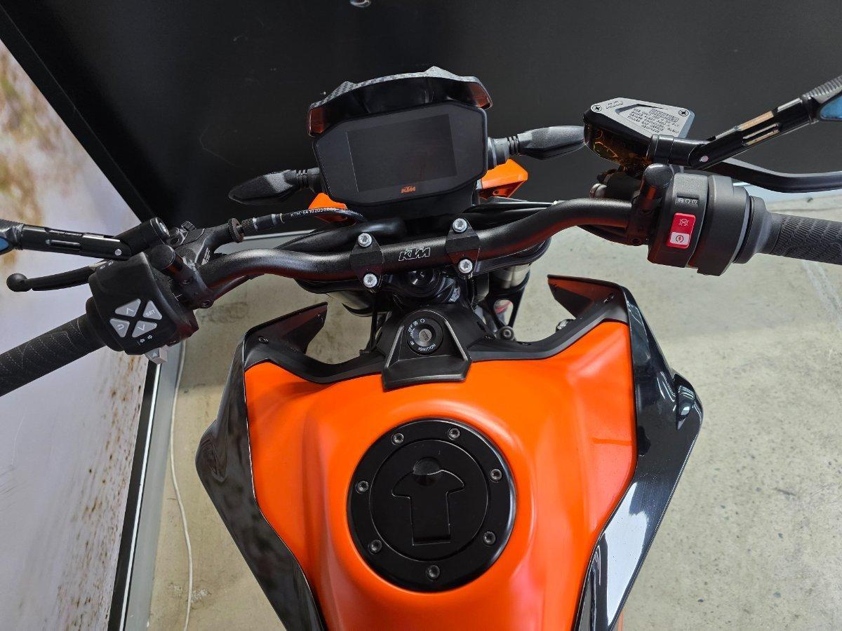 2023 KTM 890 DUKE GP ROAD