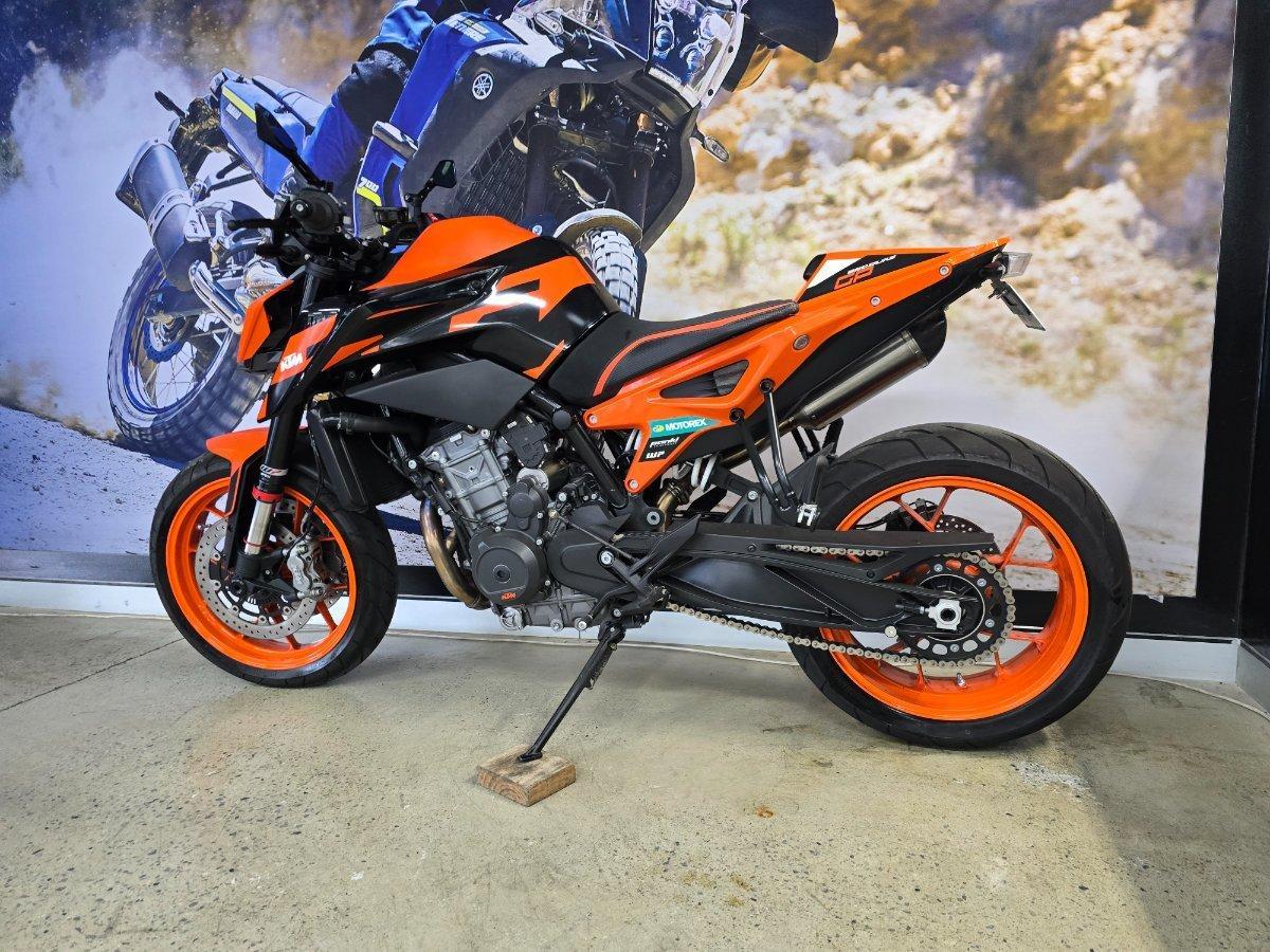 2023 KTM 890 DUKE GP ROAD