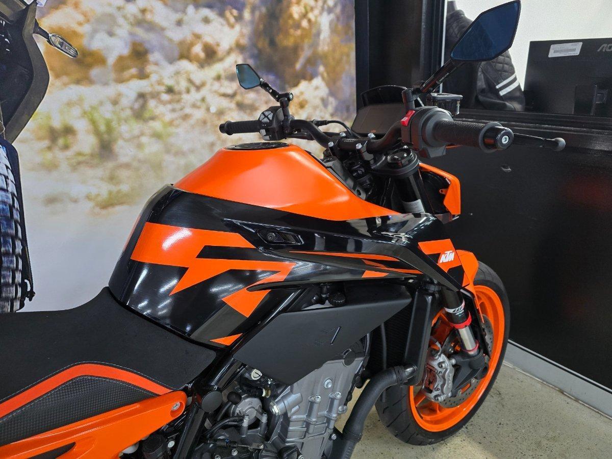 2023 KTM 890 DUKE GP ROAD