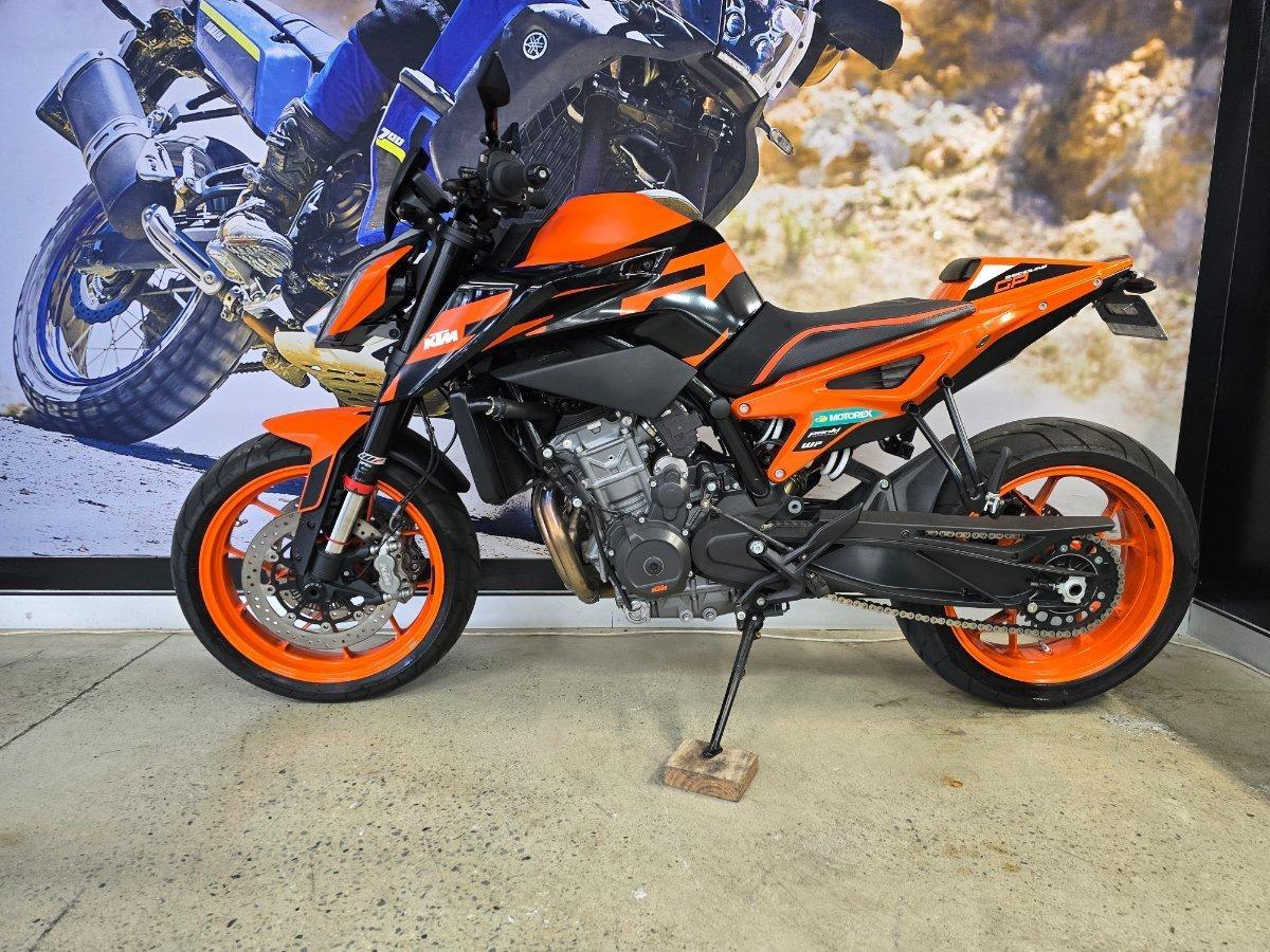 2023 KTM 890 DUKE GP ROAD