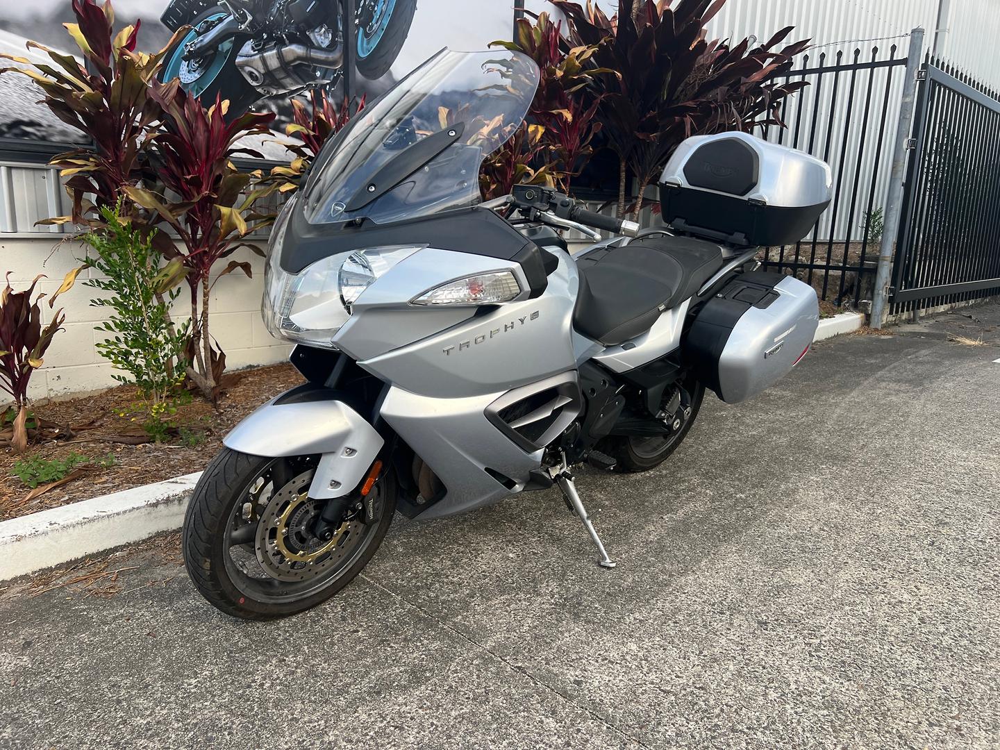 2013 TRIUMPH TROPHY SE ROAD