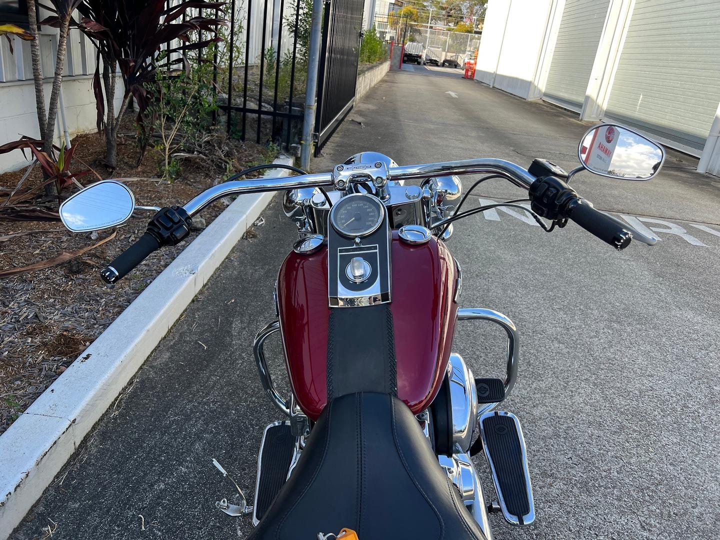 2006 HARLEY-DAVIDSON FLSTN SOFTAIL DELUXE CRUISER