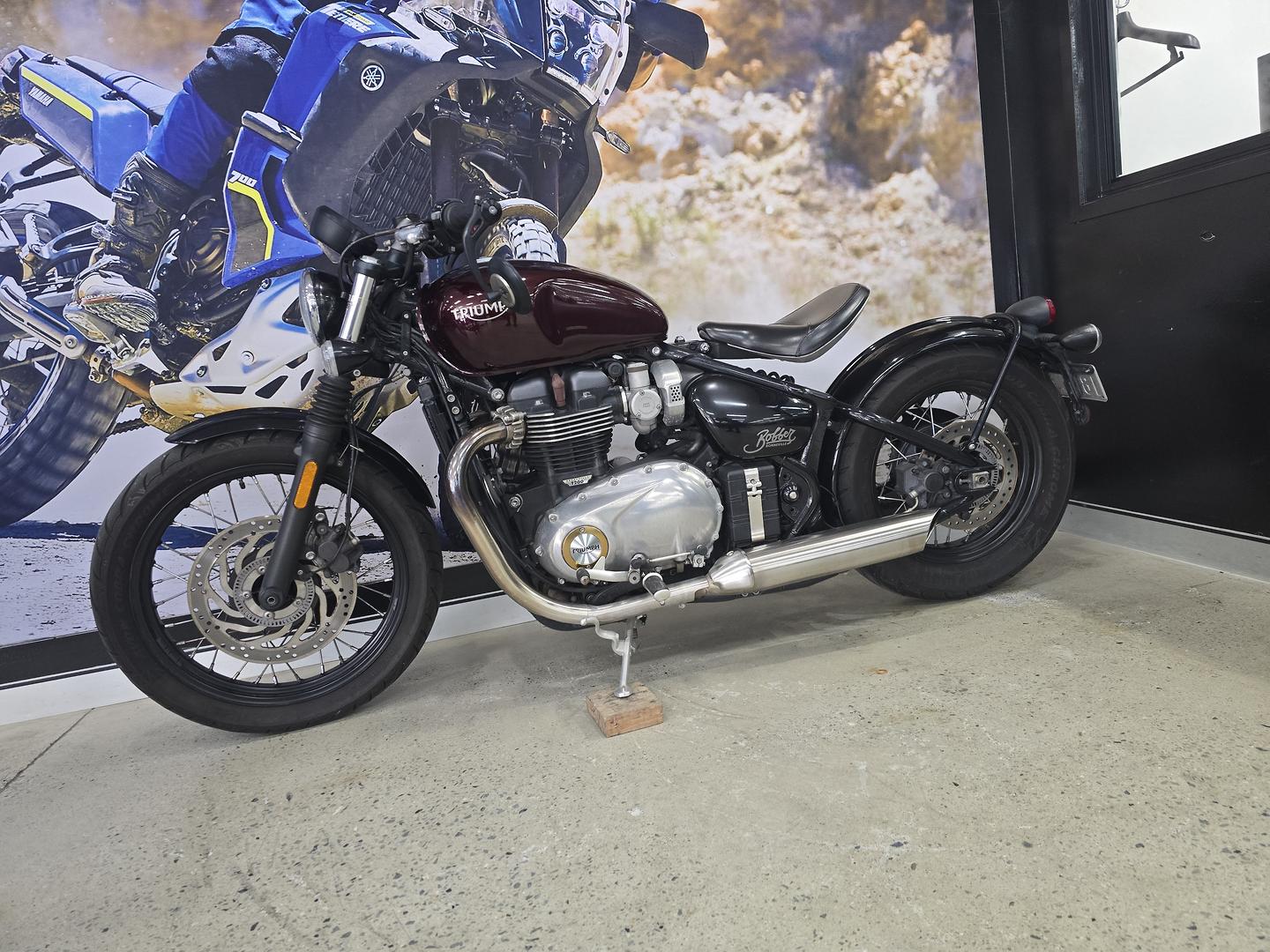 2017 TRIUMPH BONNEVILLE BOBBER ROAD