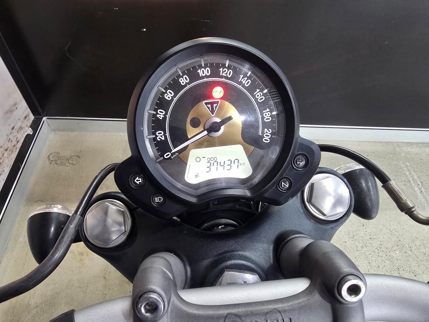 2017 TRIUMPH BONNEVILLE BOBBER ROAD