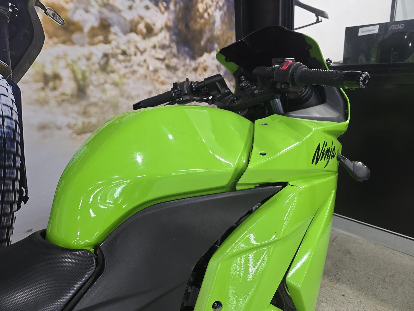 2010 KAWASAKI NINJA 250R SE (EX250J) SPORTS