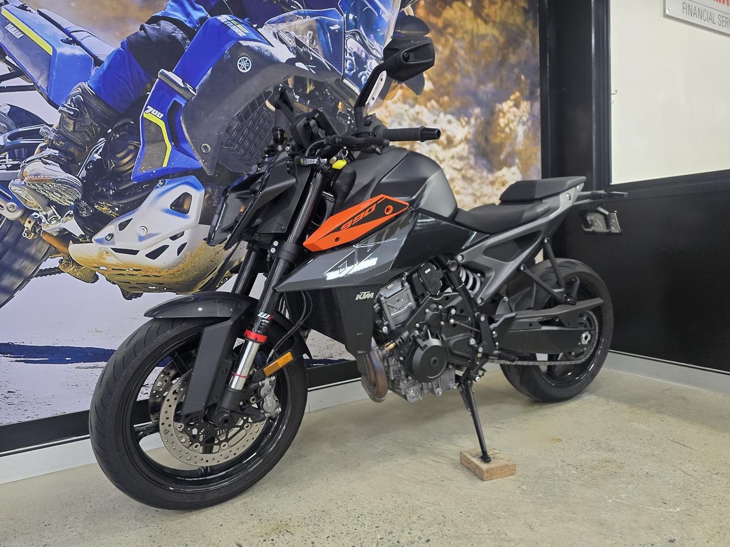 2024 KTM 990 DUKE ROAD