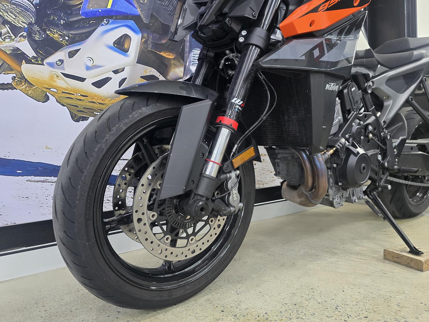 2024 KTM 990 DUKE ROAD