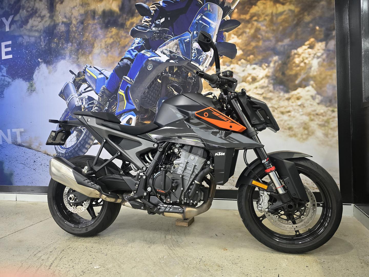 2024 KTM 990 DUKE ROAD