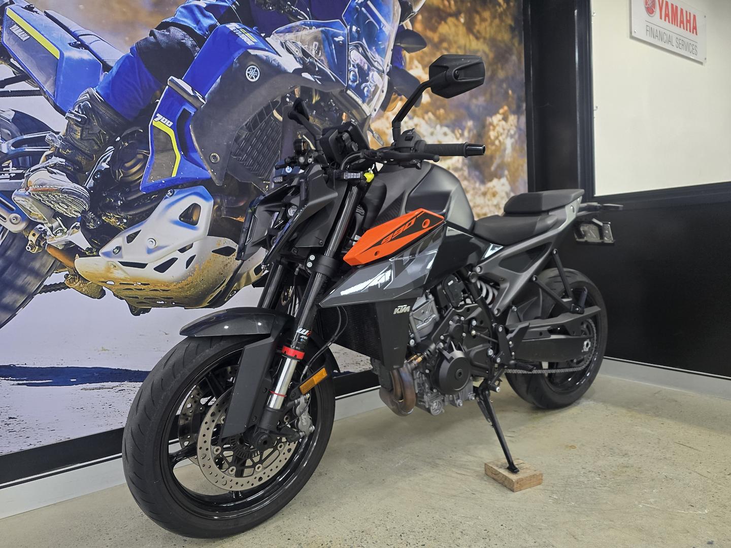 2024 KTM 990 DUKE ROAD