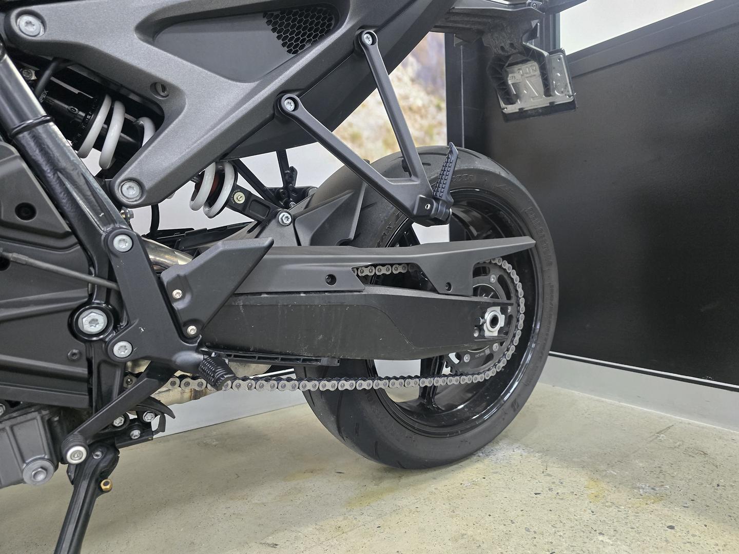 2024 KTM 990 DUKE ROAD