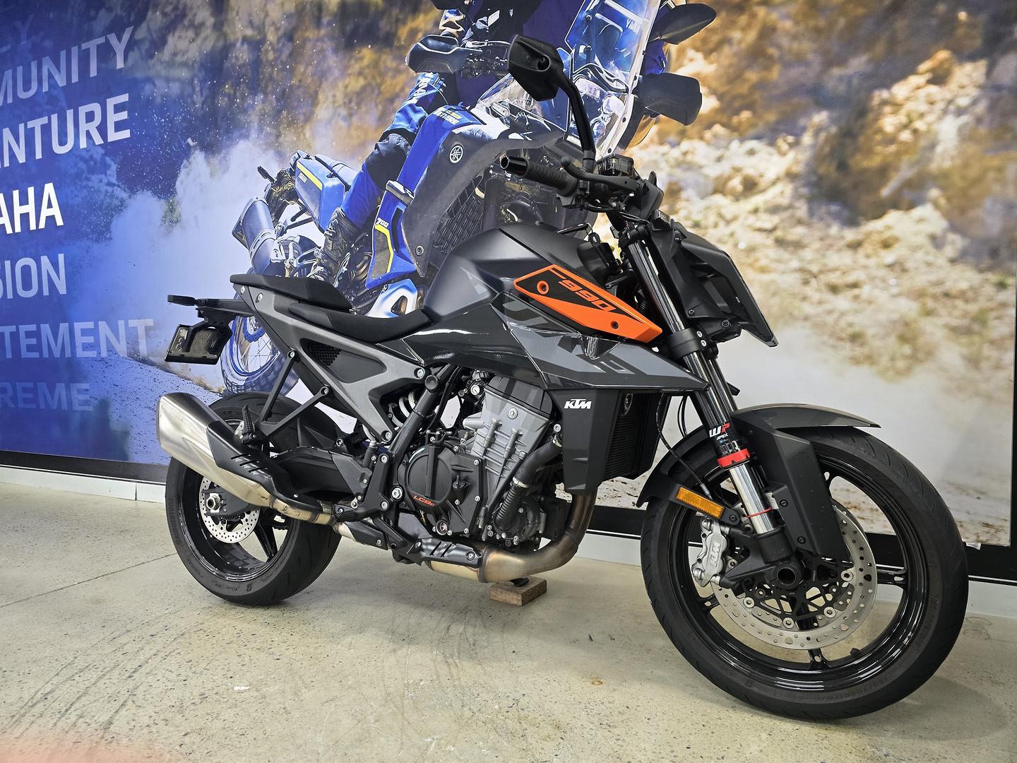 2024 KTM 990 DUKE ROAD