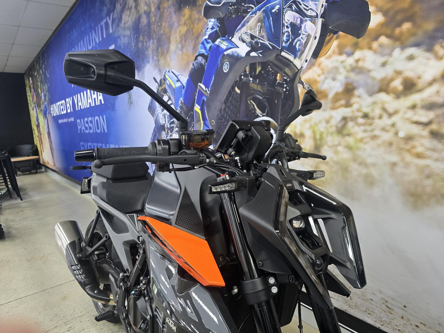 2024 KTM 990 DUKE ROAD