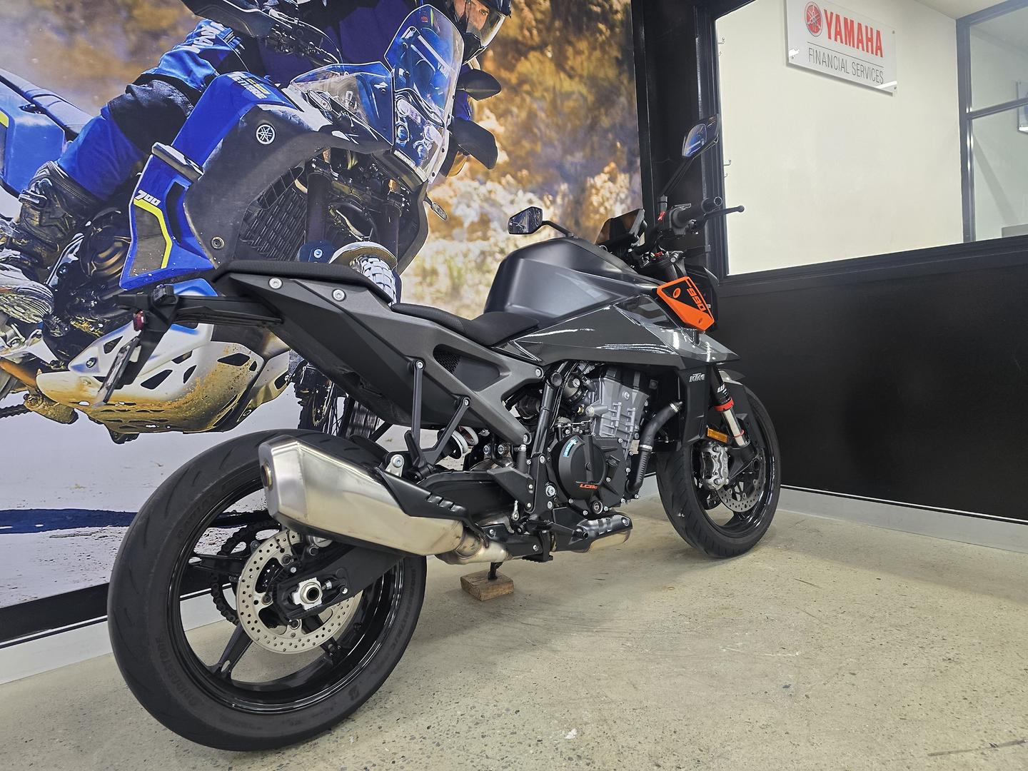 2024 KTM 990 DUKE ROAD