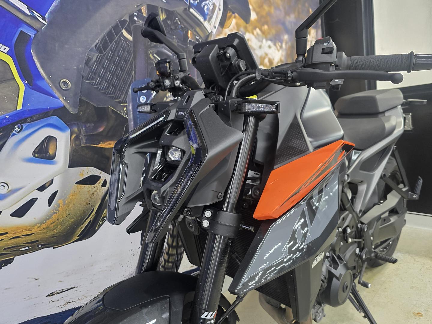 2024 KTM 990 DUKE ROAD