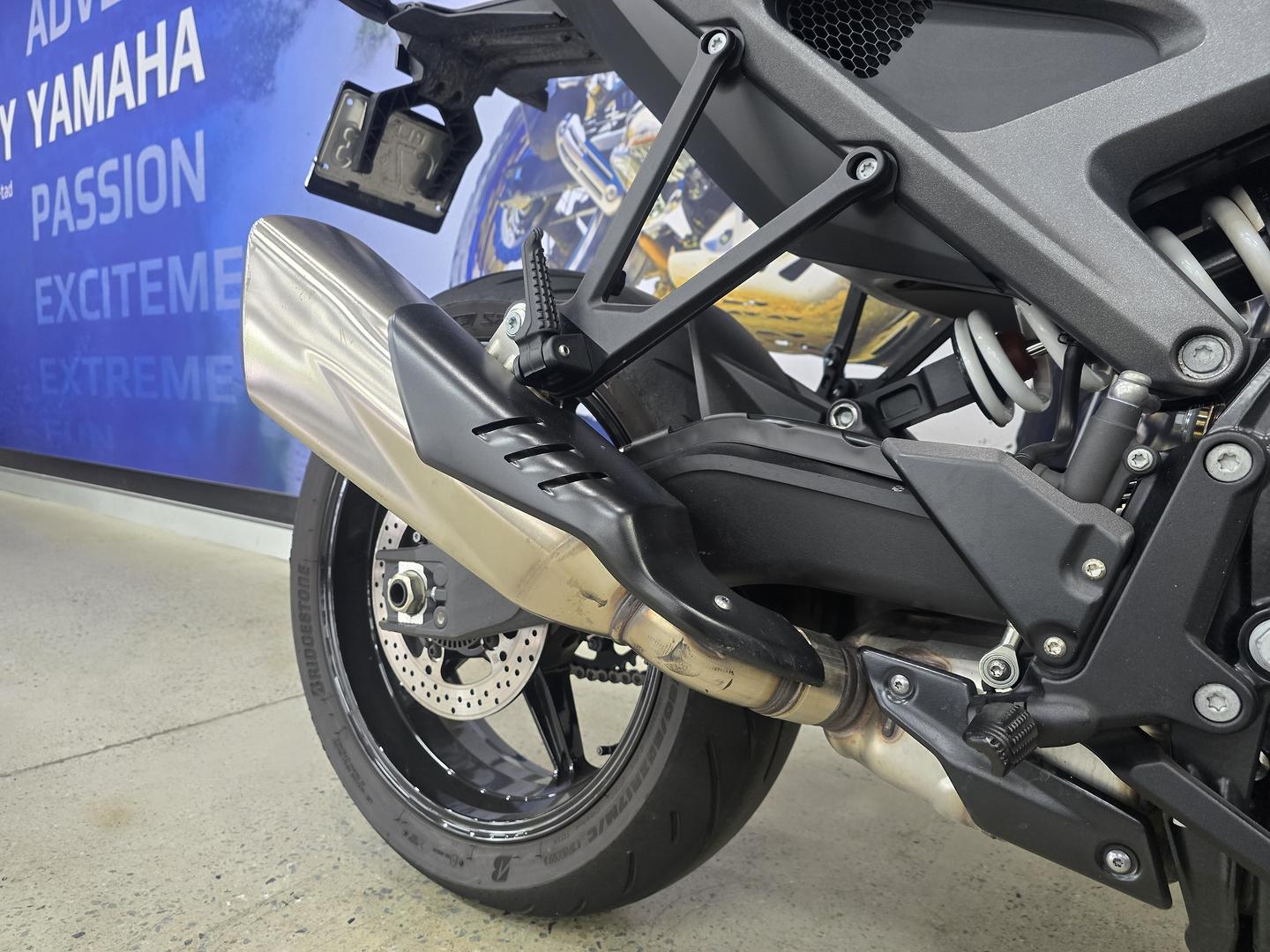 2024 KTM 990 DUKE ROAD