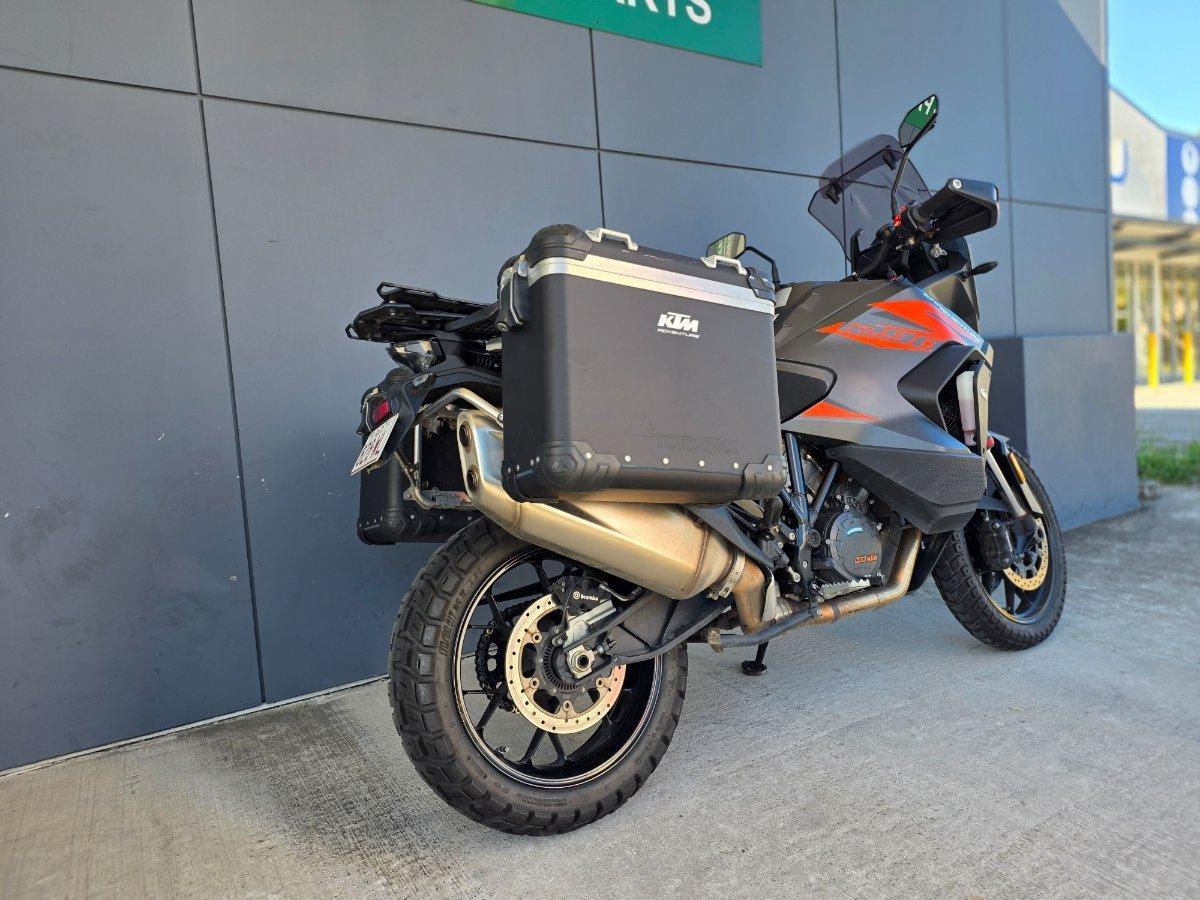 2022 KTM SUPER ADVENTURE S DUAL SPORTS