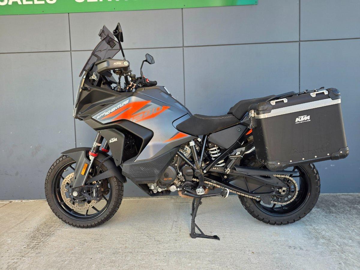 2022 KTM SUPER ADVENTURE S DUAL SPORTS
