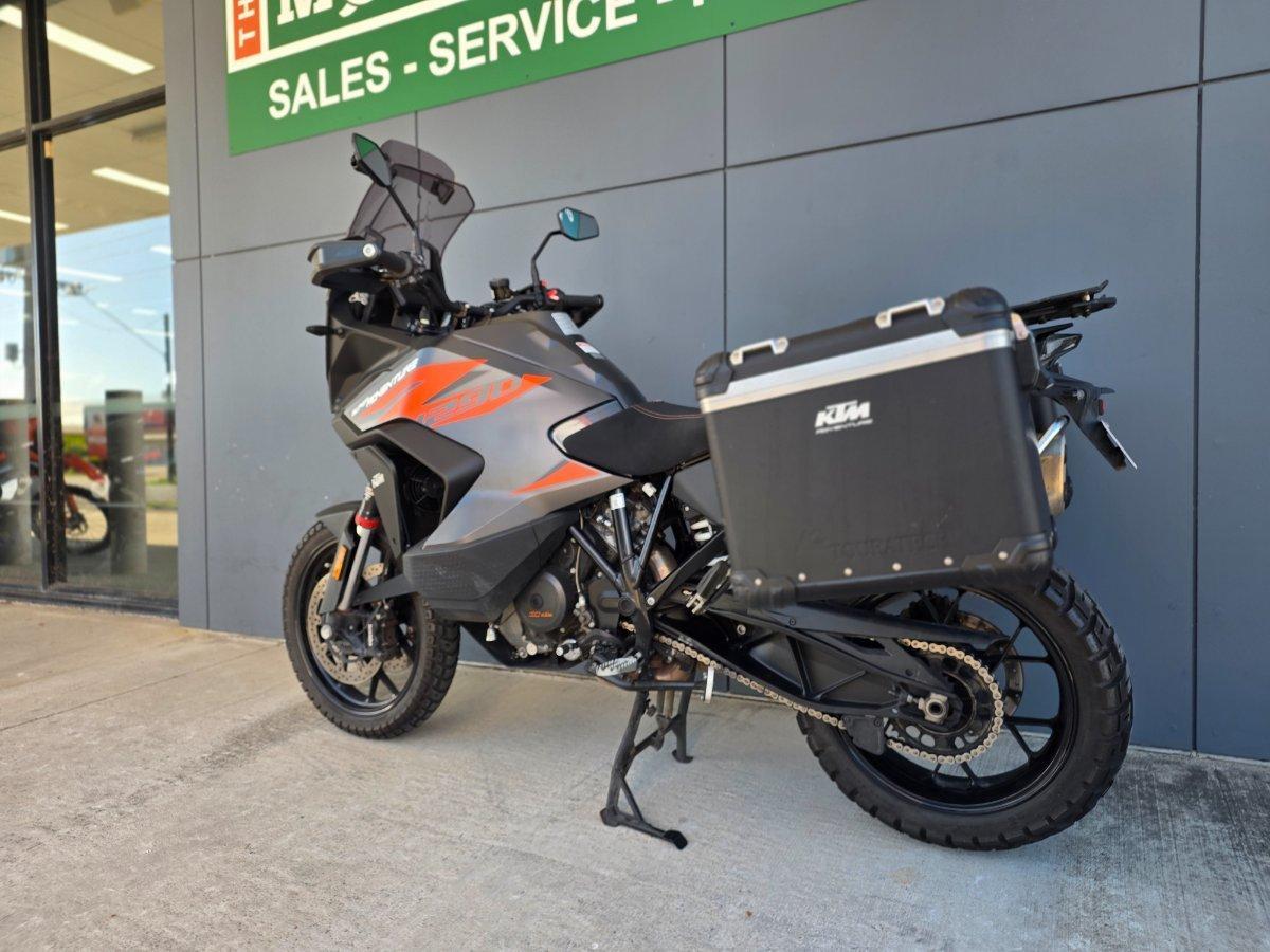 2022 KTM SUPER ADVENTURE S DUAL SPORTS
