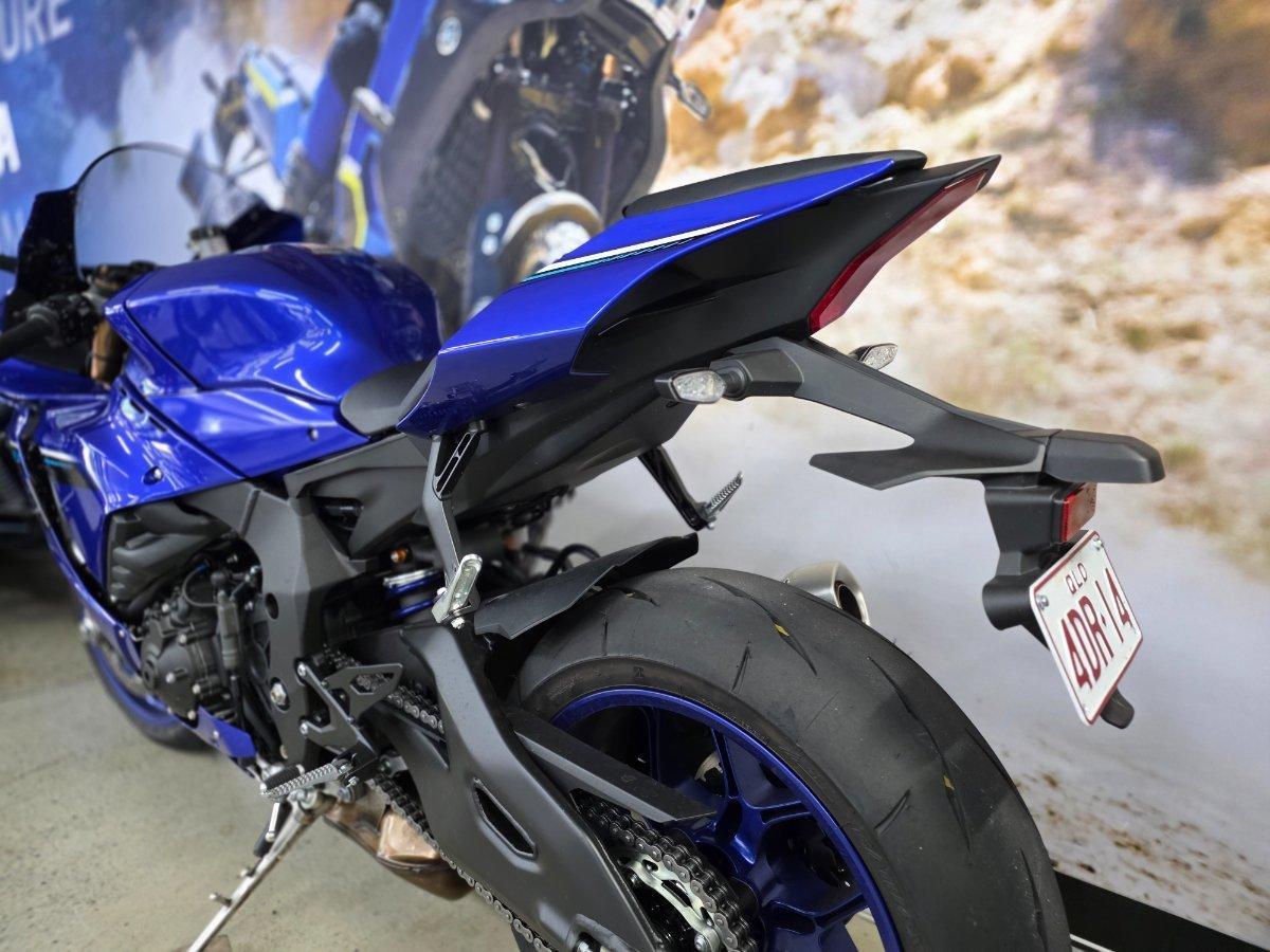 2025 YAMAHA YZF-R1 SPORTS