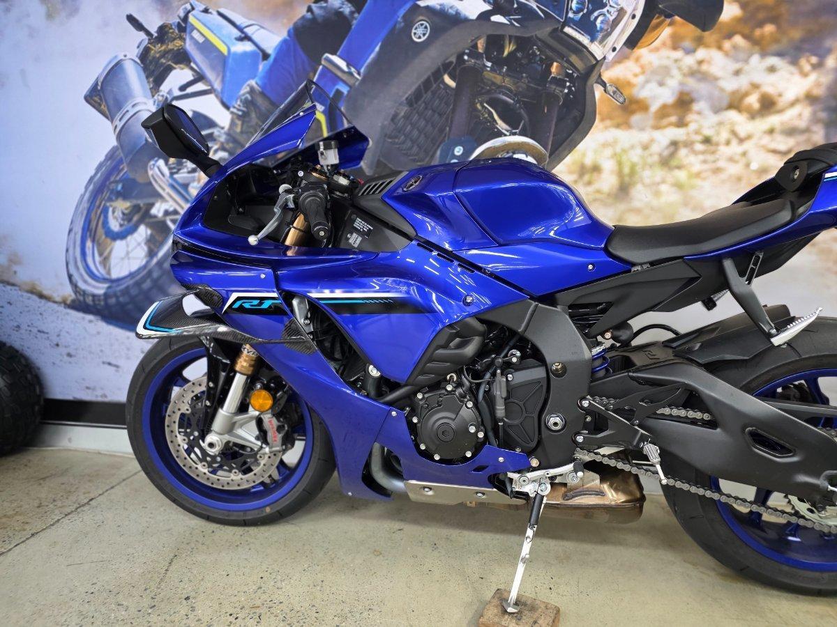 2025 YAMAHA YZF-R1 SPORTS