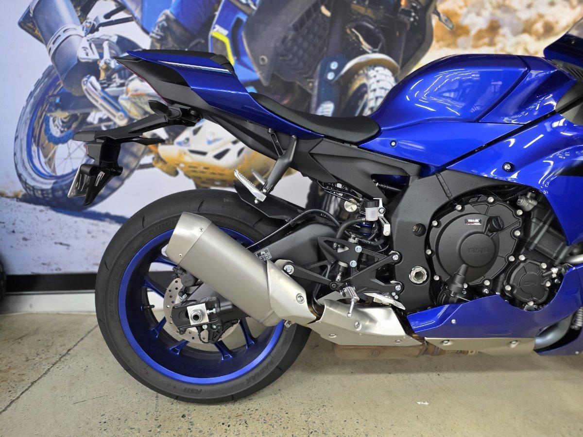 2025 YAMAHA YZF-R1 SPORTS
