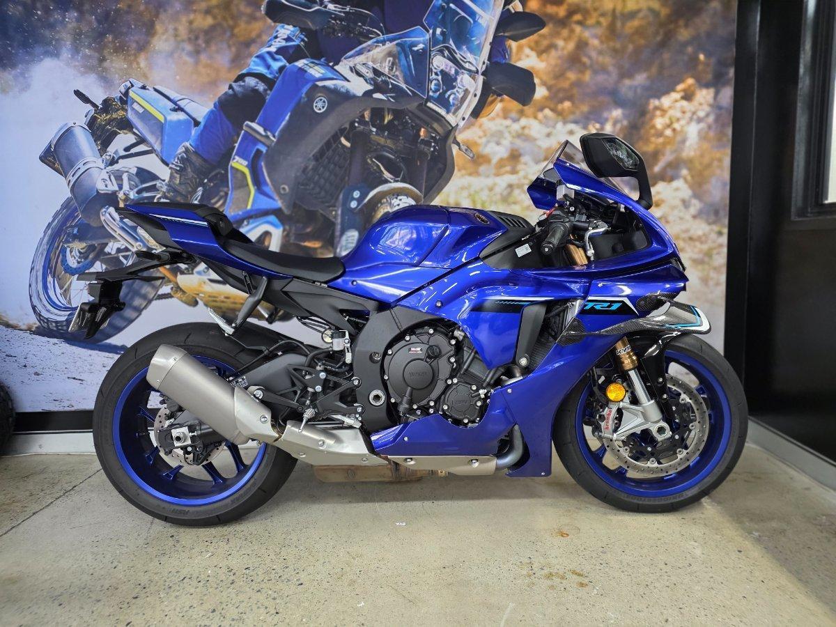 2025 YAMAHA YZF-R1 SPORTS